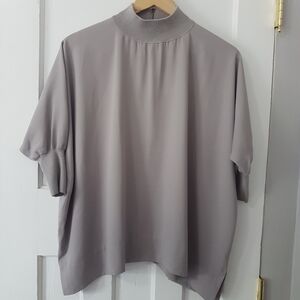 Aritzia Babaton Hamish Funnel Neck Oversize Fit Flowy Blouse Top Taupe Sz XS